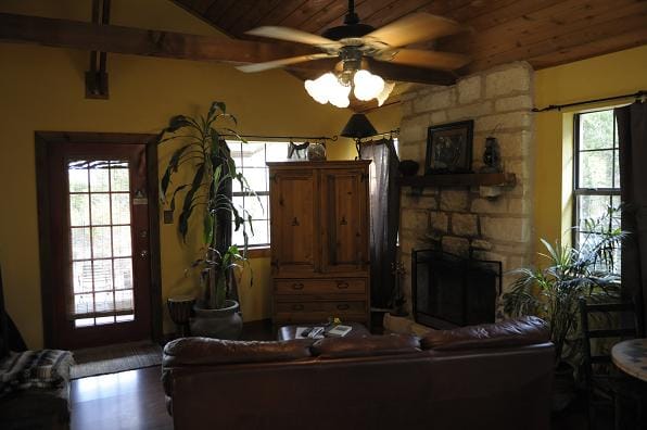 Birdsong Cabins – Blue Bird