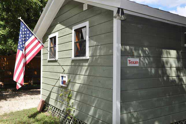 Leeway Cottages – The Texan